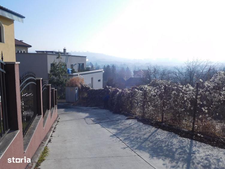 Teren de 980 mp, în Gruia