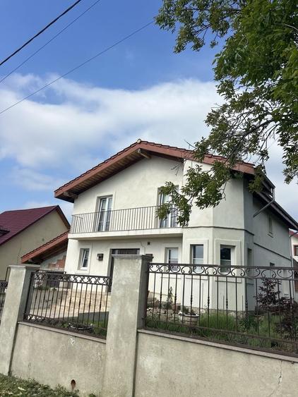 Casă cu 4 camere în Lețcani