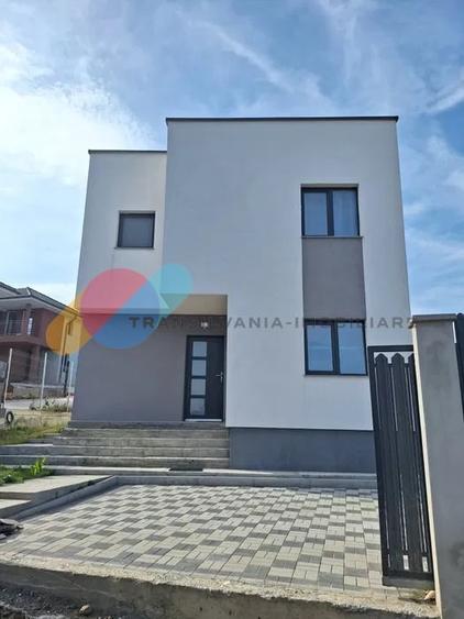Casă individuală cu 4 camere cu Canalizare în Dezmir