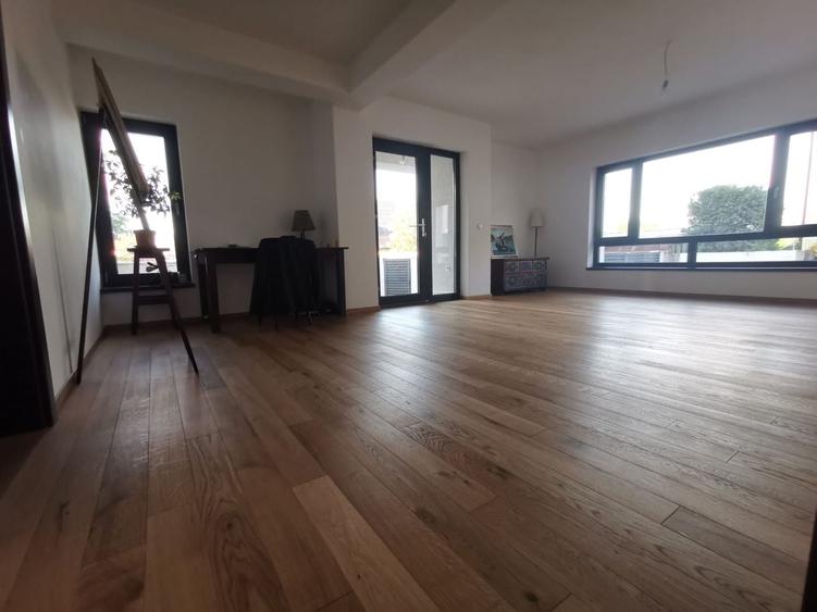 Casă individuală cu 8 camere cu Canalizare în Șelimbăr
