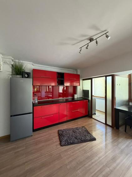 Apartament cu 3 camere decomandat, mobilat în Dacia