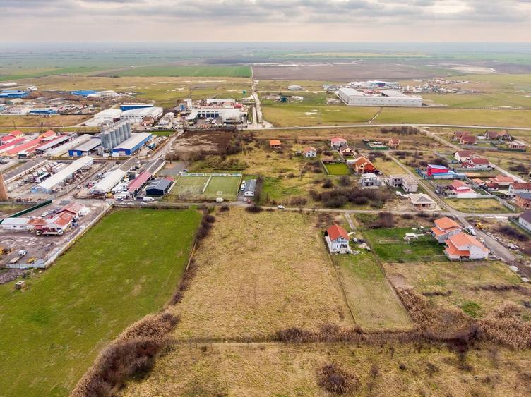 Teren Construcții intravilan de 8158 mp, în Săcălaz