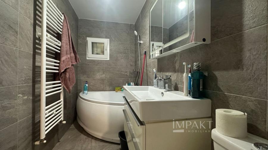 Apartament cu 3 camere semidecomandat, mobilat în Semicentral