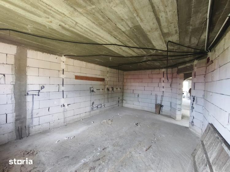 Casă cu 8 camere cu Teren 4400 Mp în Central