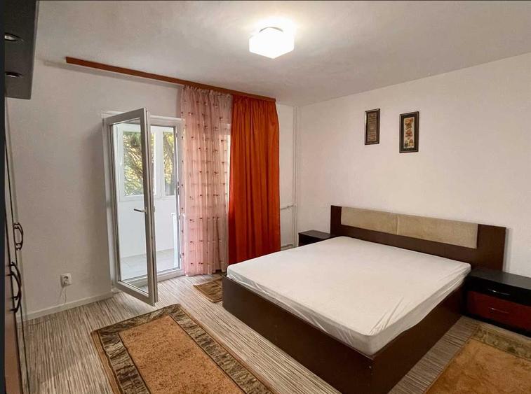 Apartament cu 3 camere decomandat în Vitan