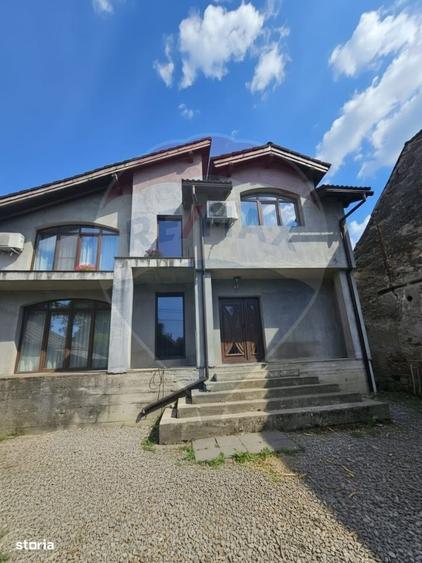 Casă cu 4 camere cu Teren 702 Mp în Nord