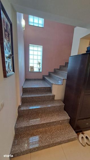 Casă cu 5 camere cu Teren 800 Mp în Valea Borcutului