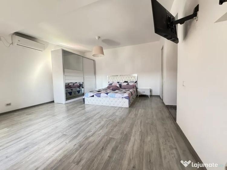 Garsonieră decomandată în Titan