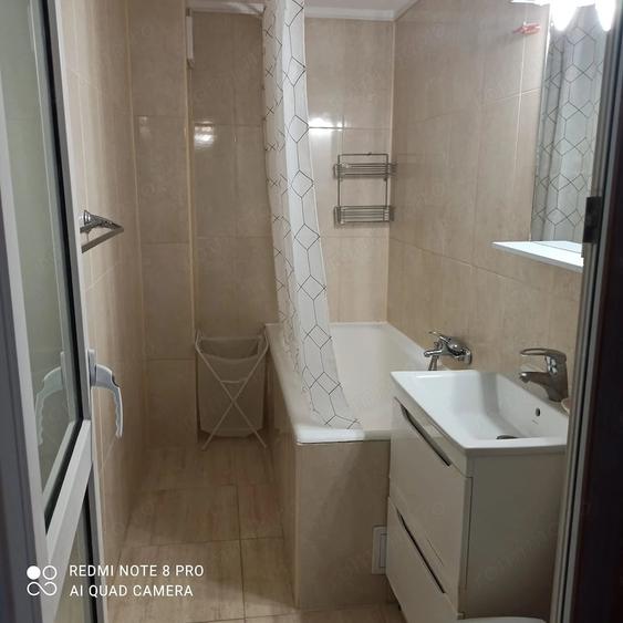 Apartament cu 3 camere decomandat, mobilat în Vitan