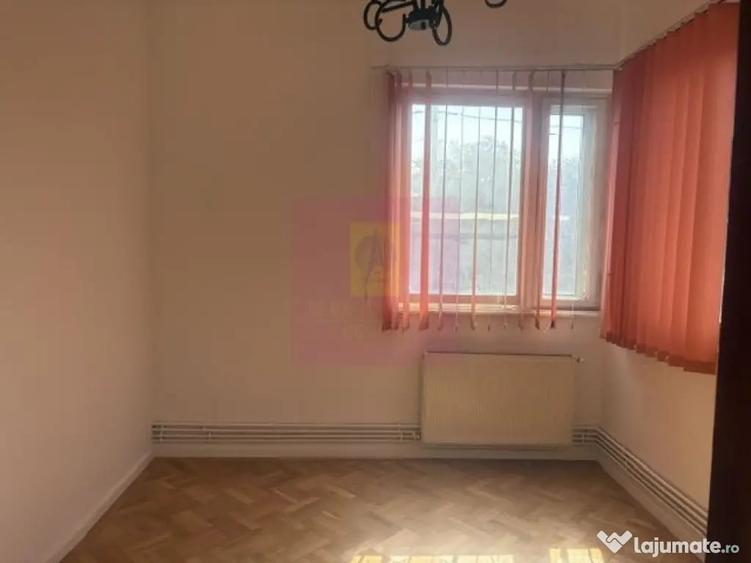 Apartament cu 3 camere semidecomandat în Cotroceni