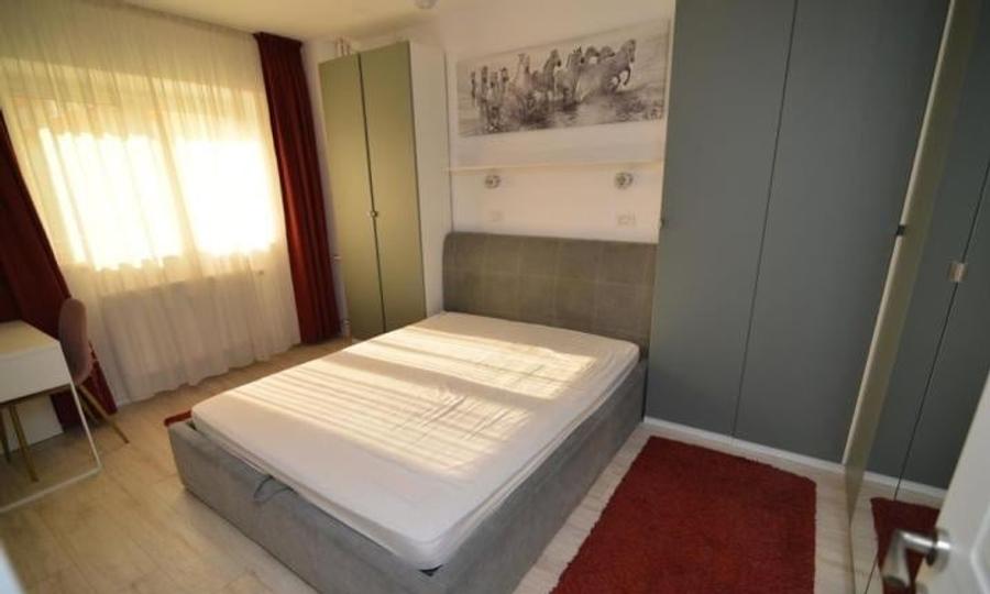 Apartament cu 4 camere decomandat, mobilat în Decebal