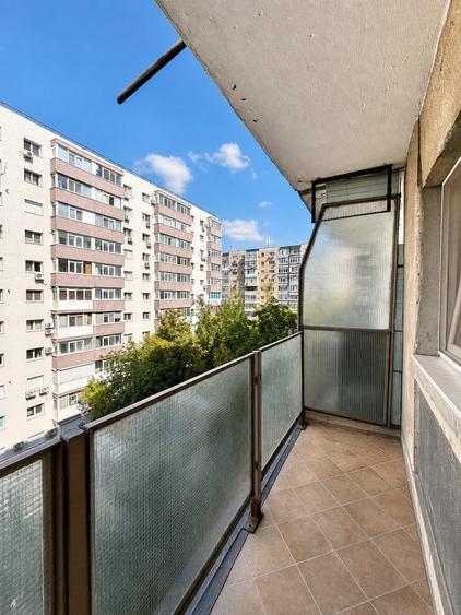 Apartament cu 3 camere decomandat, mobilat în Moinești