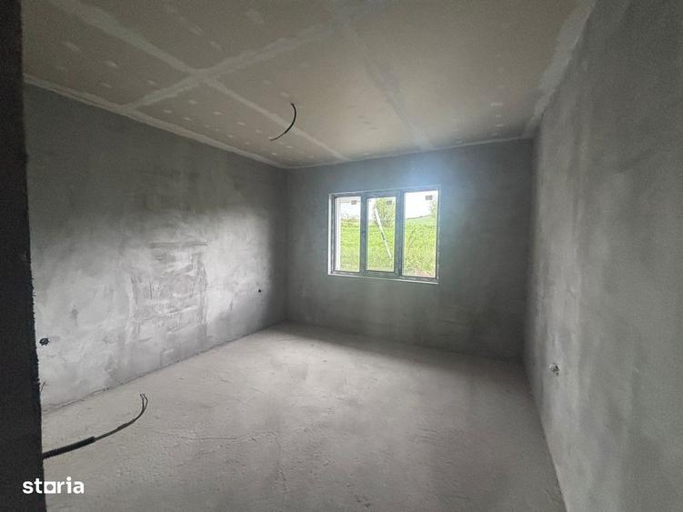 Casă cu 4 camere decomandat cu Teren 500 Mp în Nazna