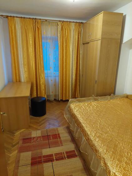 Apartament cu 3 camere decomandat în Ișalnița