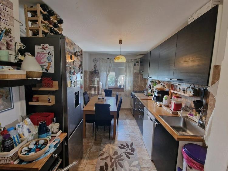 Apartament cu 4 camere semidecomandat în Central