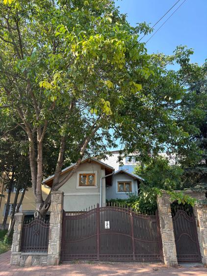 Casă cu 4 camere în Central