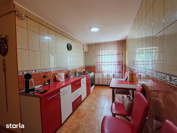 Apartament cu 3 camere semidecomandat în Tractorul — fotografia 1