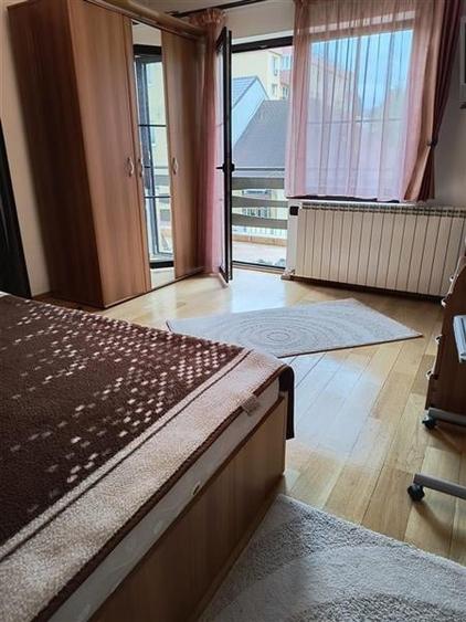 Casă individuală cu 5 camere cu Canalizare în Florilor