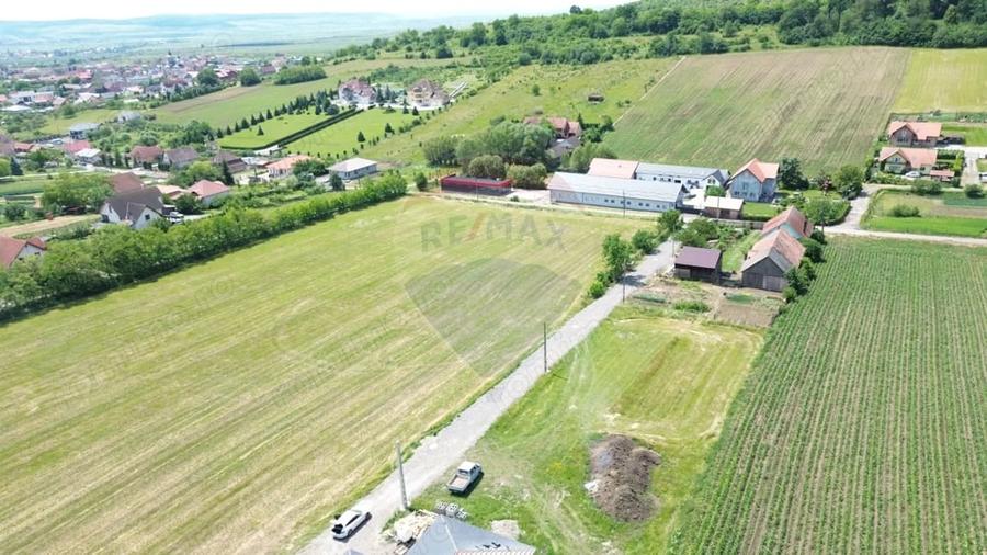 Teren de 575 mp, în Est