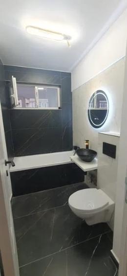 Apartament cu 3 camere semidecomandat în Obor
