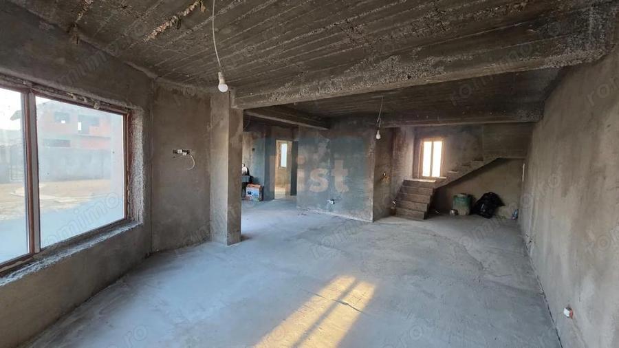 Casă cu Teren 1056 Mp în Ostrovu Corbului