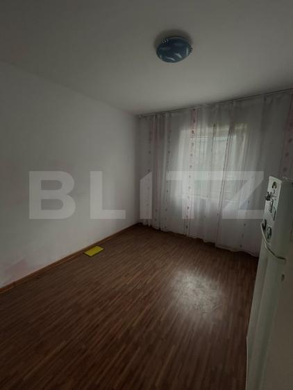 Apartament cu 2 camere semidecomandat, mobilat în Titu