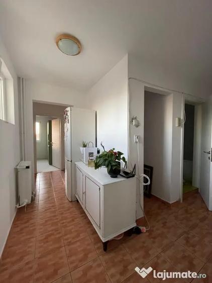 Apartament cu 2 camere decomandat în Berceni