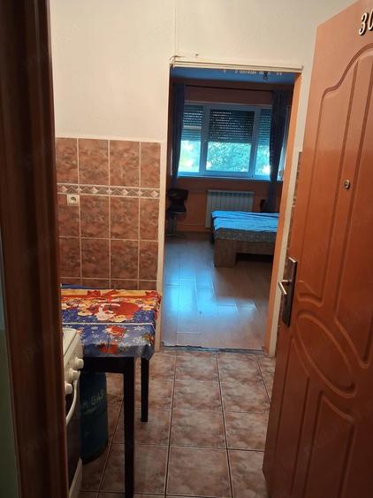 Pf.Inchiriez garsoniera in Oradea , (Rogerius) str.Uzinelor,nr.4 - 3