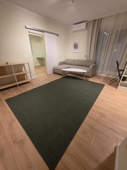 Apartament cu 3 camere semidecomandat în Central