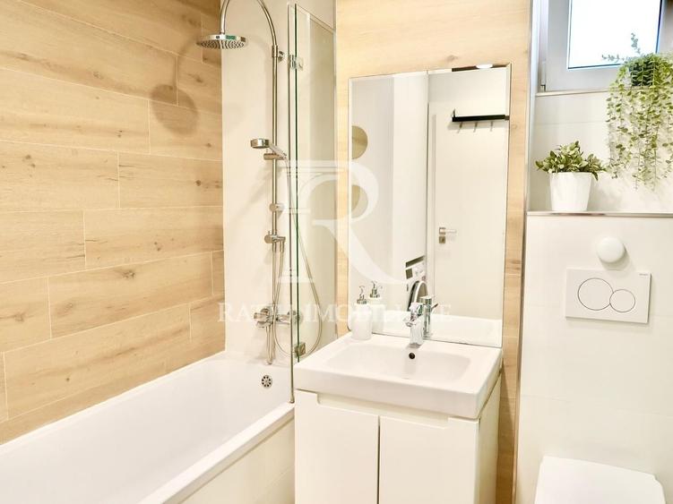 Apartament cu 3 camere semidecomandat, mobilat în Sud