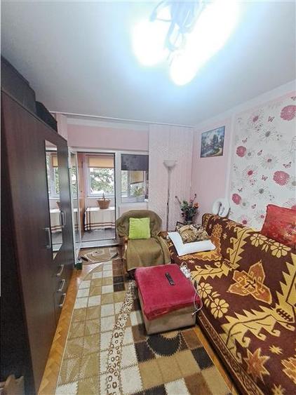 Apartament cu 3 camere decomandat, mobilat în Soarelui