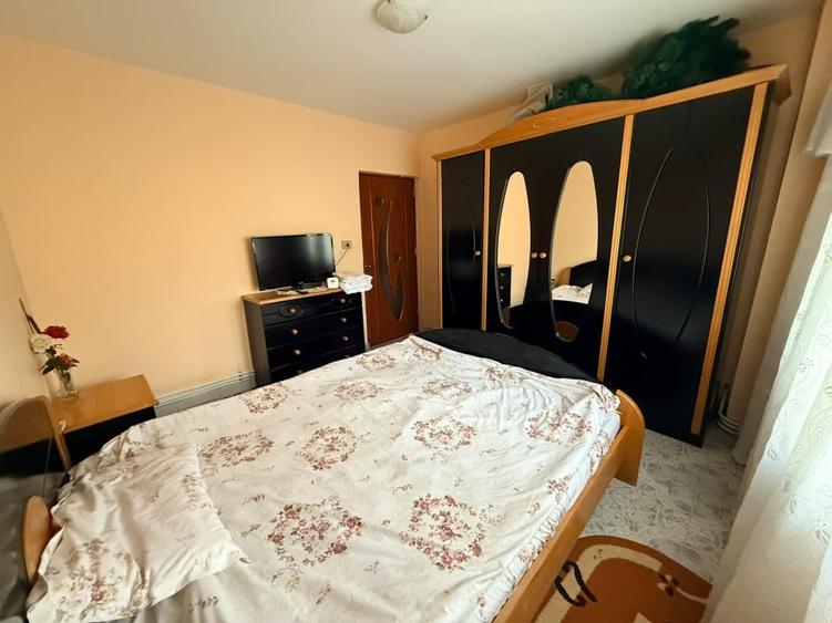 Apartament cu 4 camere decomandat, mobilat în Central
