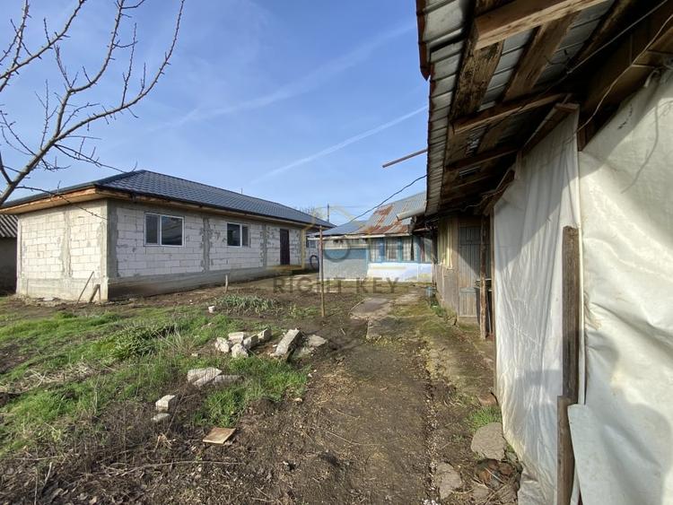 Casă individuală cu 4 camere cu Teren 1600 Mp în Zona Liberă