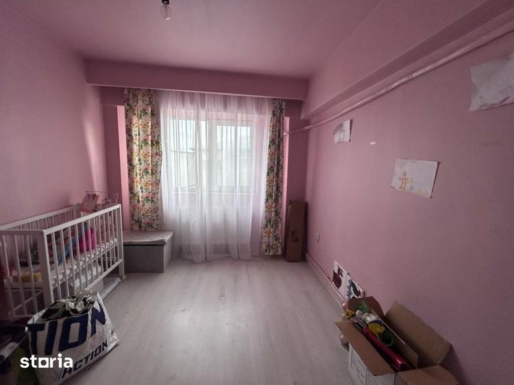 Apartament cu 3 camere decomandat, mobilat în Brăilița