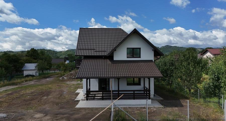 Casă individuală cu 4 camere cu Canalizare în Brebu Mânăstirei