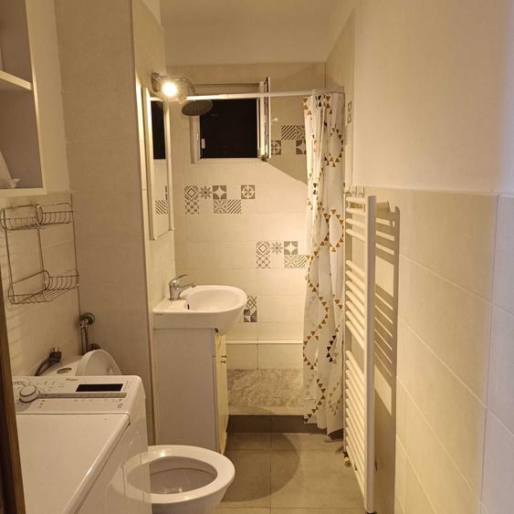 Apartament cu 3 camere decomandat în Exterior Vest