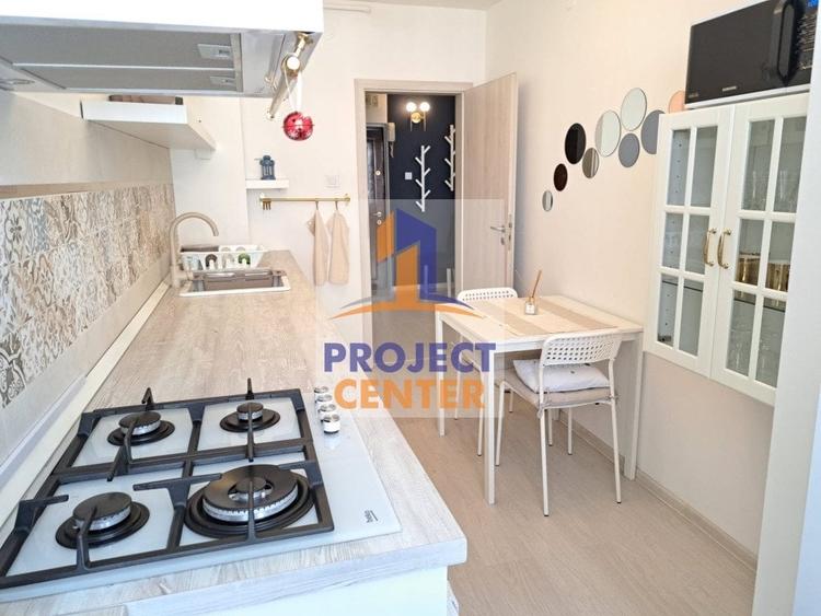 Apartament cu 4 camere decomandat, mobilat în Ultracentral