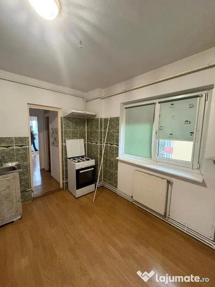 Apartament cu 2 camere decomandat în Triaj