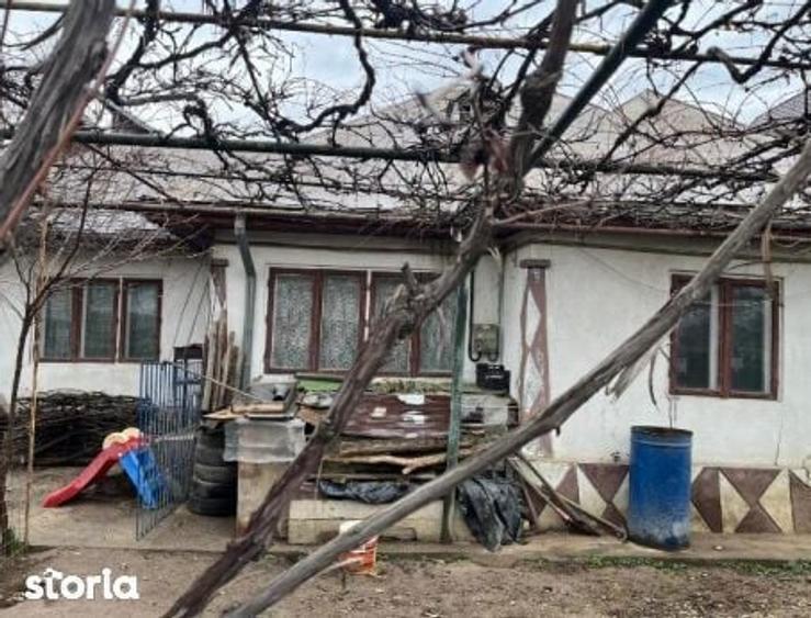 Casă cu 4 camere cu Teren 390 Mp în