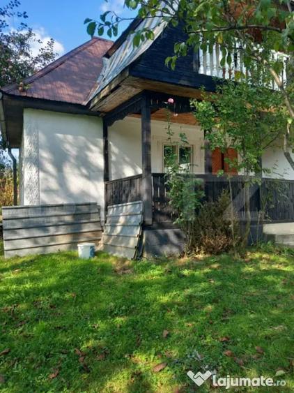 Casă cu 2 camere cu Teren 1000 Mp în Hodac