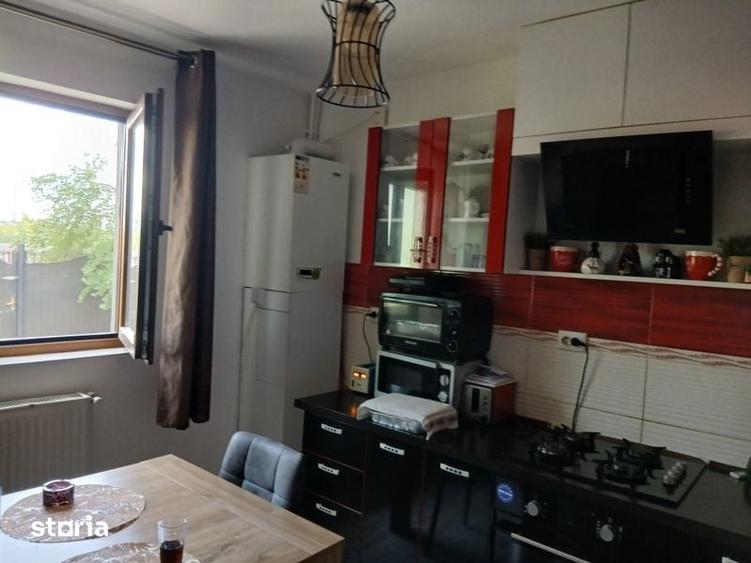 Casă cu 4 camere cu Teren 150 Mp în Bradu