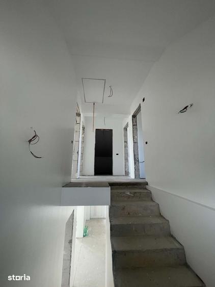 Casă cu 7 camere cu Teren 750 Mp în Central