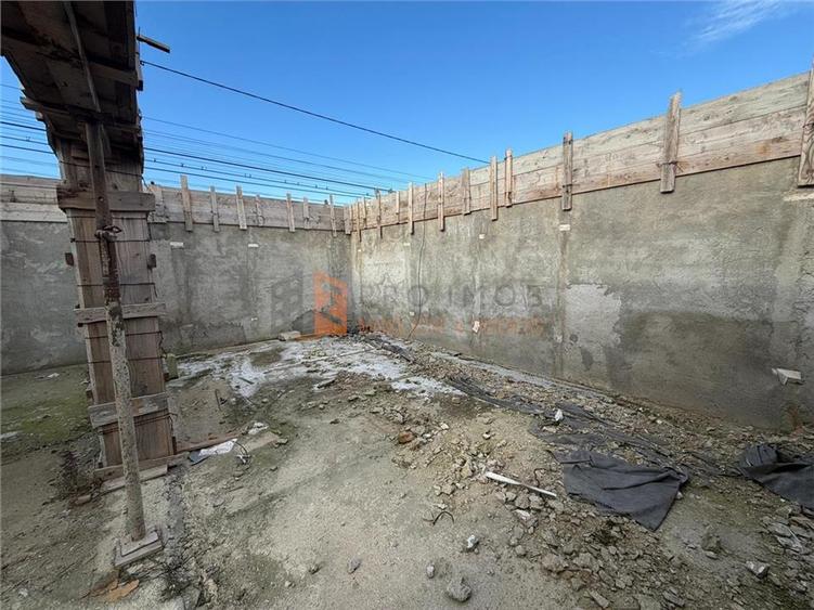 Casă individuală cu 4 camere cu Canalizare în Stâlpu