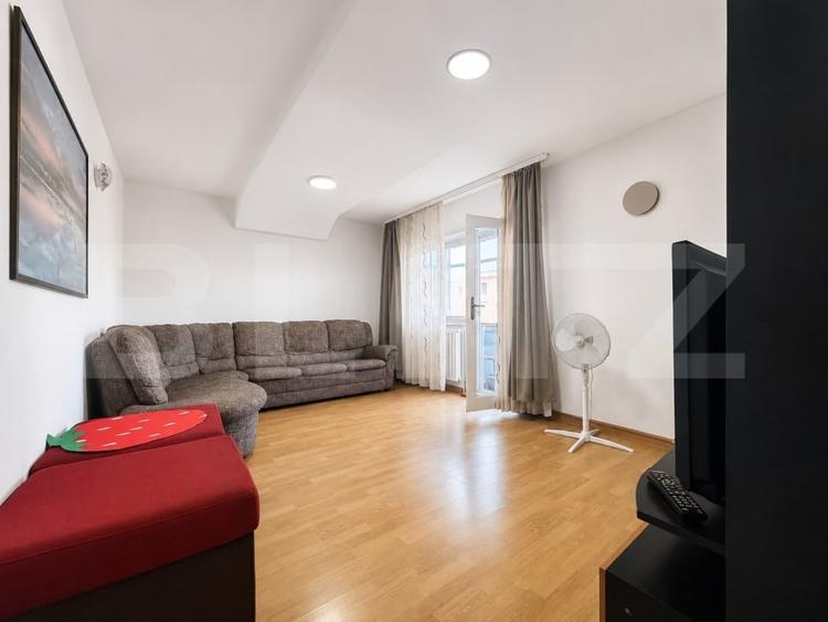 Apartament cu 2 camere decomandat, mobilat în Piața Centrală