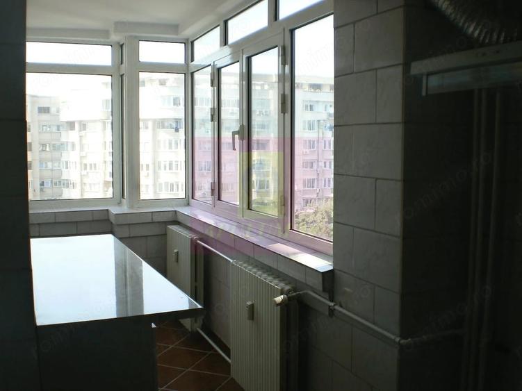 Apartament cu 3 camere decomandat în Decebal