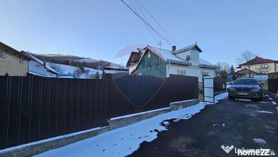 Casă cu 6 camere cu Teren 2803 Mp în Central