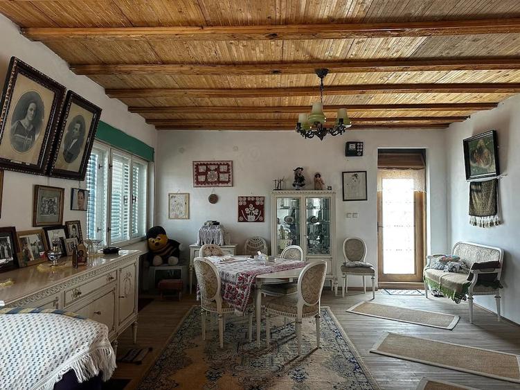Casă cu 11 camere în Ultracentral