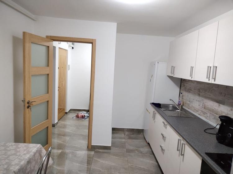 Apartament cu 3 camere decomandat în Exterior Vest