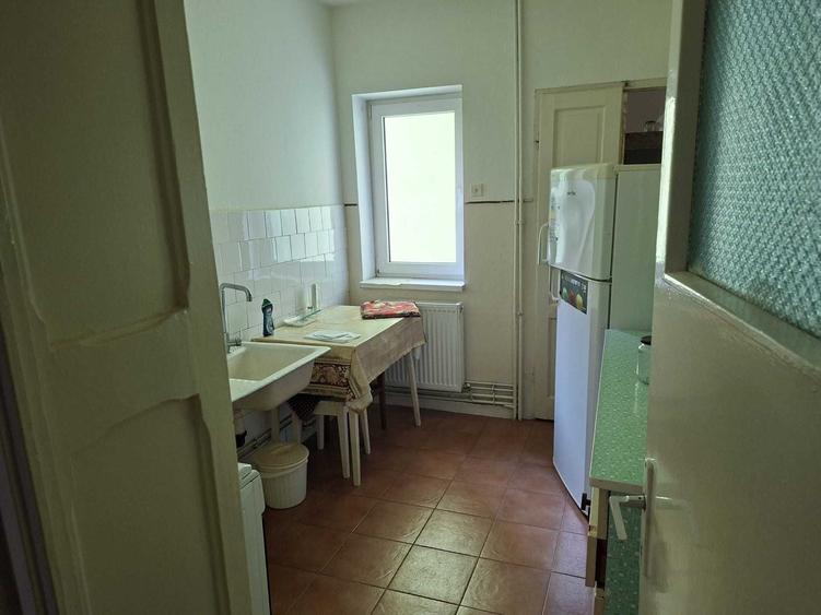 Apartament cu 3 camere decomandat în Est