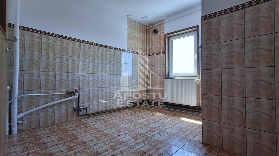 Apartament cu 3 camere decomandat în Confecții